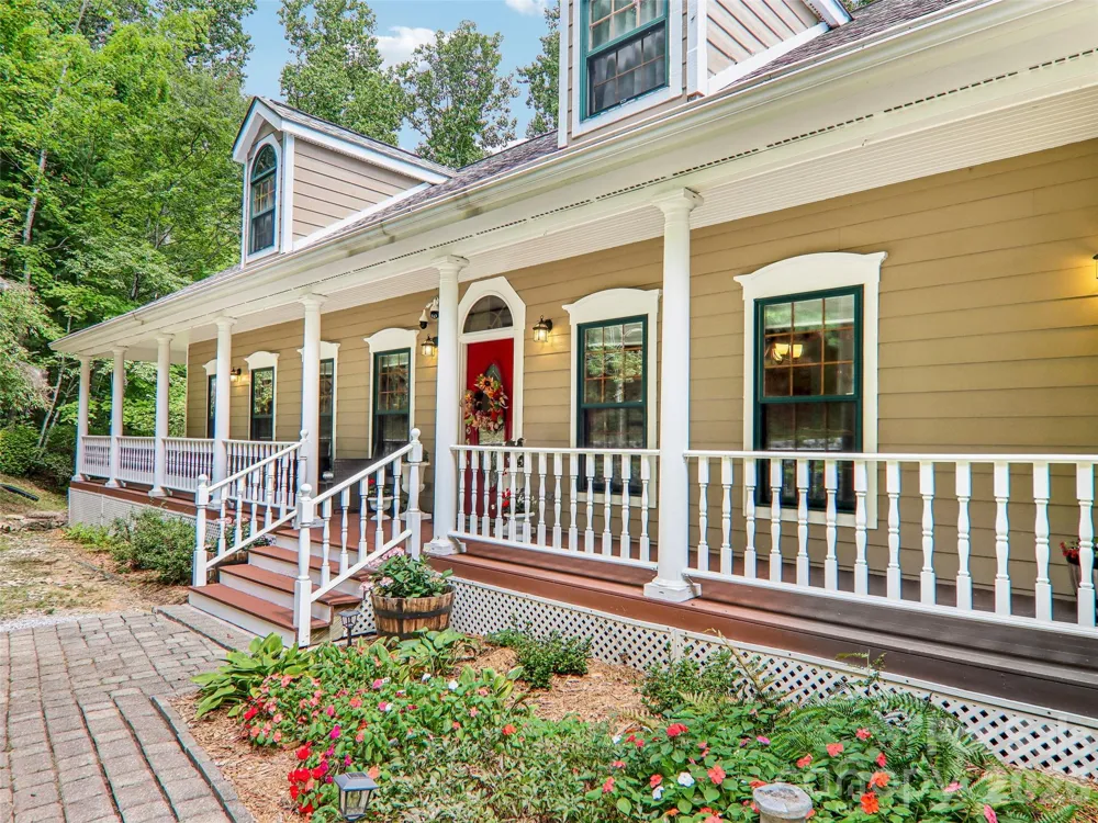 16 Hobe Crest Hendersonville, NC 28792