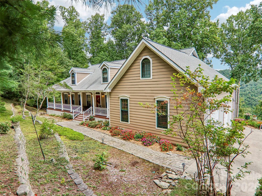 16 Hobe Crest Hendersonville, NC 28792