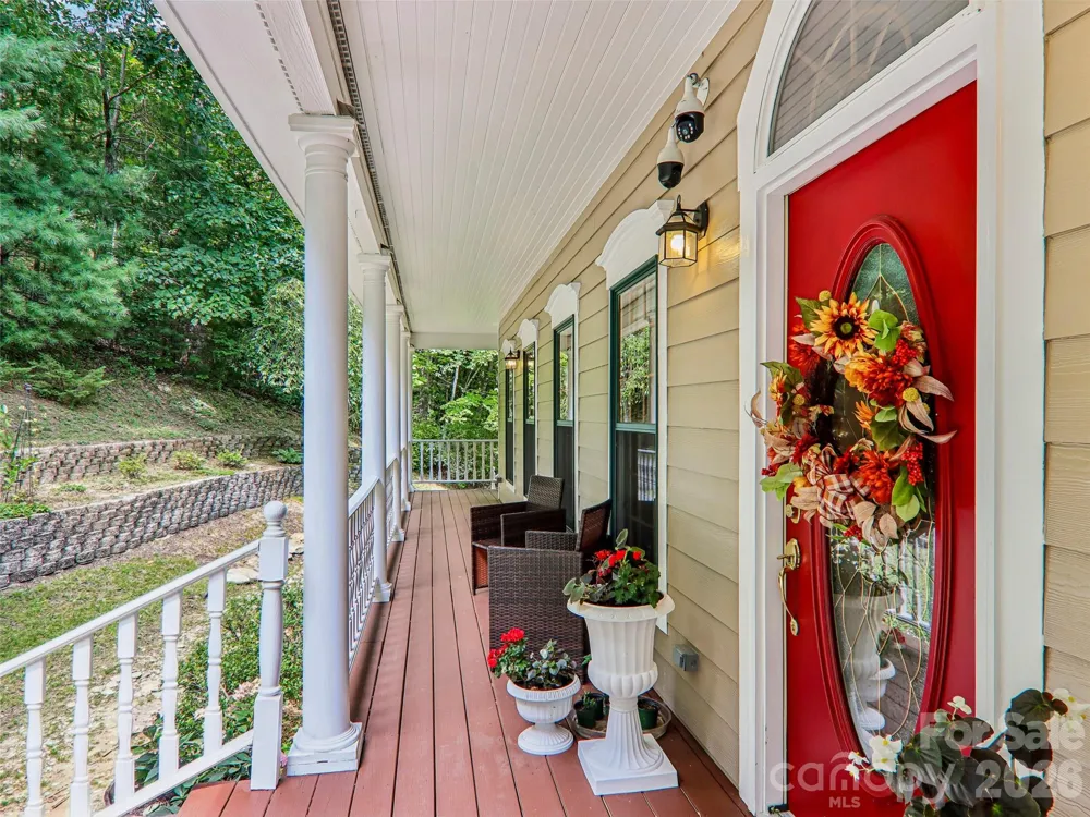 16 Hobe Crest Hendersonville, NC 28792