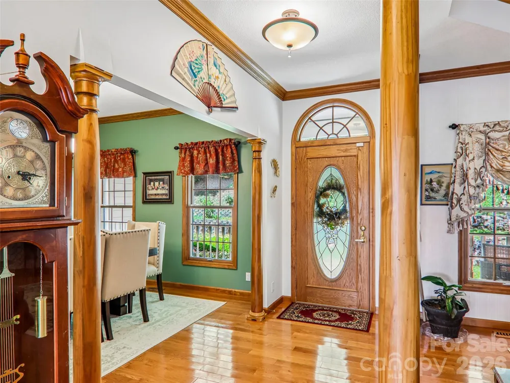 16 Hobe Crest Hendersonville, NC 28792