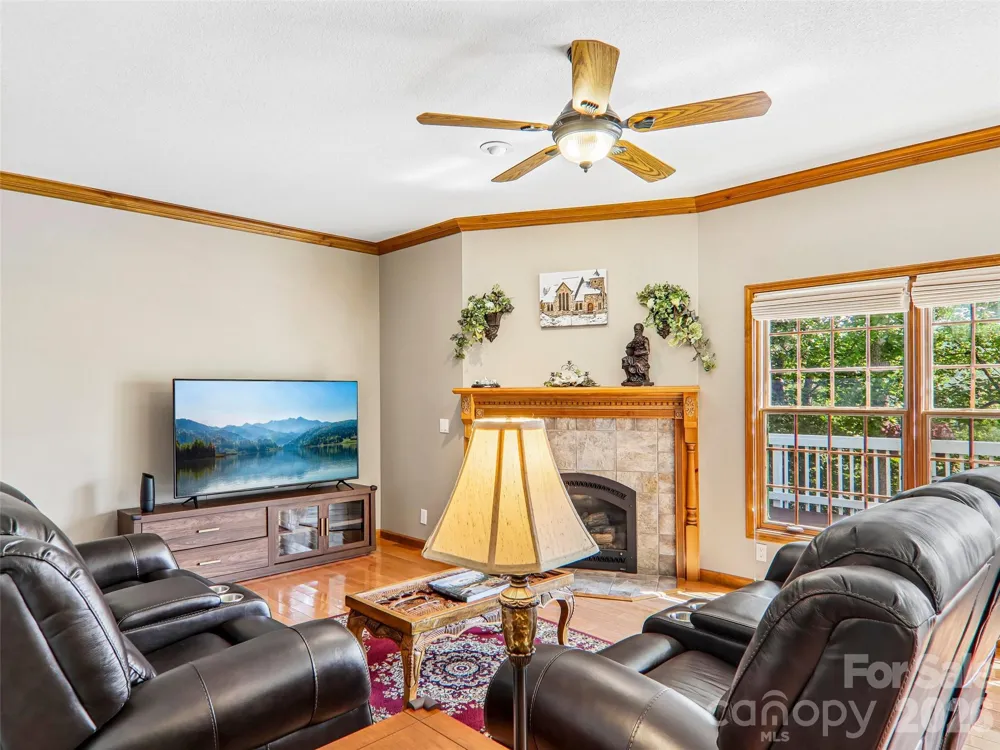 16 Hobe Crest Hendersonville, NC 28792