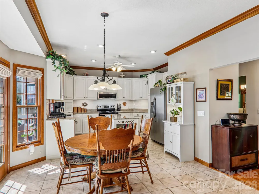 16 Hobe Crest Hendersonville, NC 28792