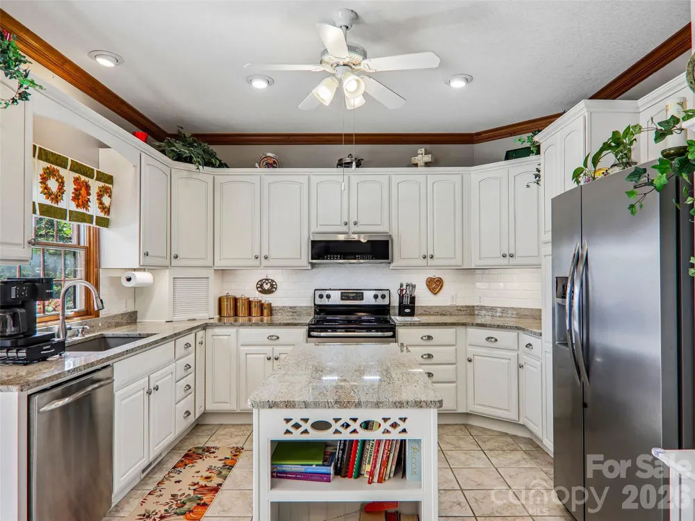16 Hobe Crest Hendersonville, NC 28792