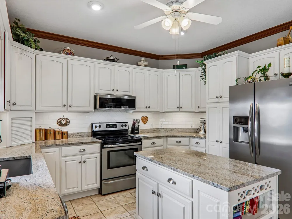 16 Hobe Crest Hendersonville, NC 28792