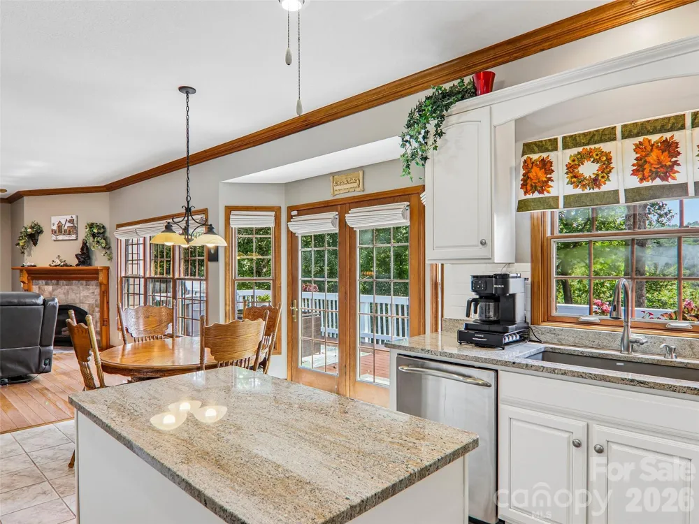 16 Hobe Crest Hendersonville, NC 28792
