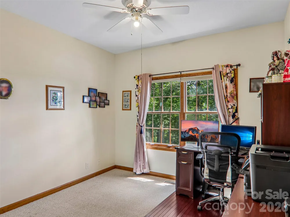 16 Hobe Crest Hendersonville, NC 28792