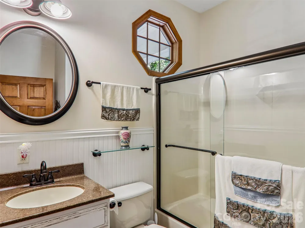 16 Hobe Crest Hendersonville, NC 28792