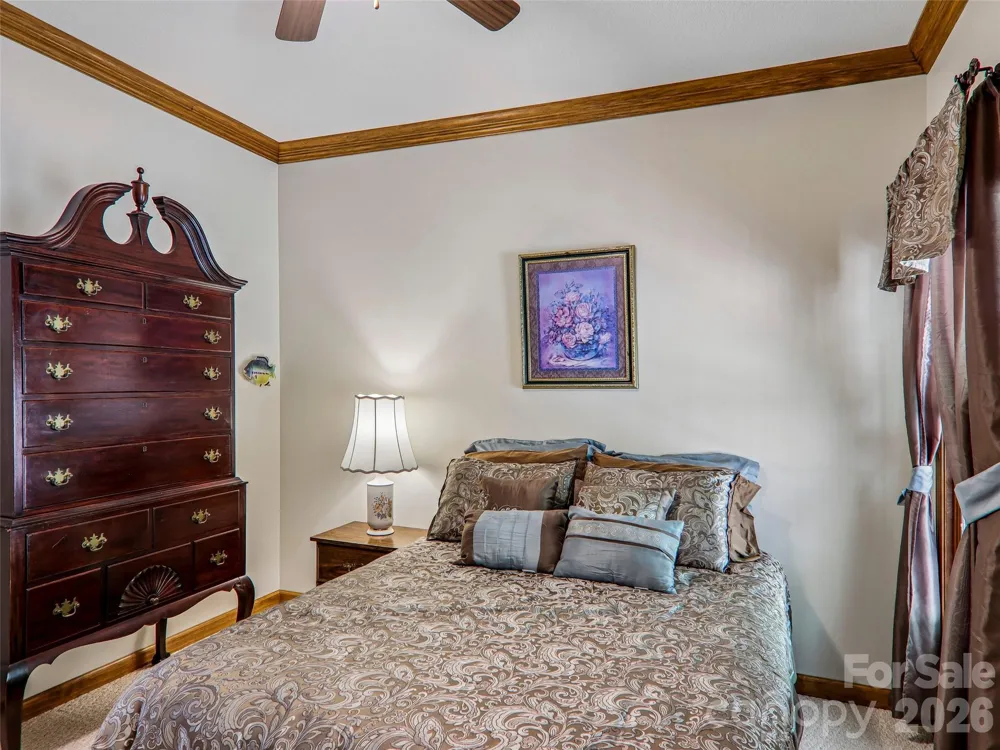 16 Hobe Crest Hendersonville, NC 28792
