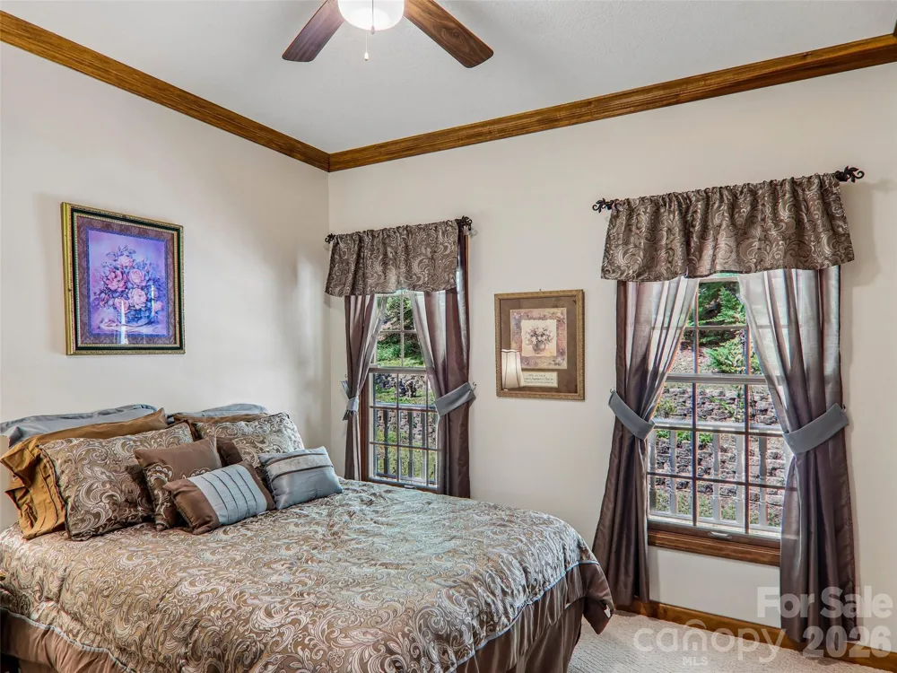 16 Hobe Crest Hendersonville, NC 28792