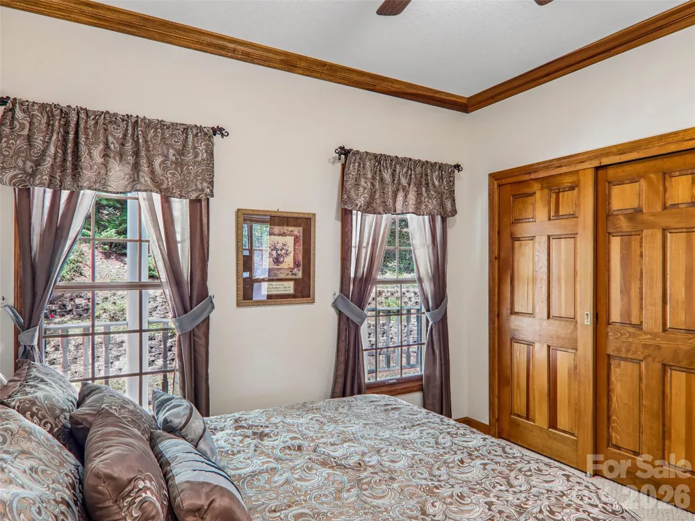16 Hobe Crest Hendersonville, NC 28792