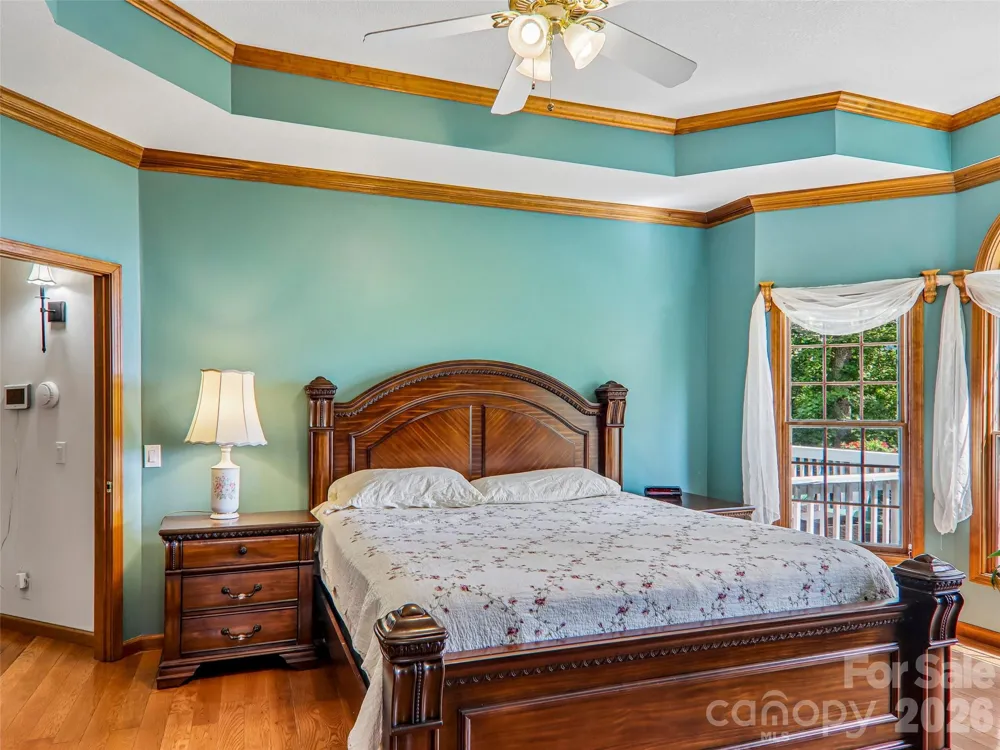 16 Hobe Crest Hendersonville, NC 28792