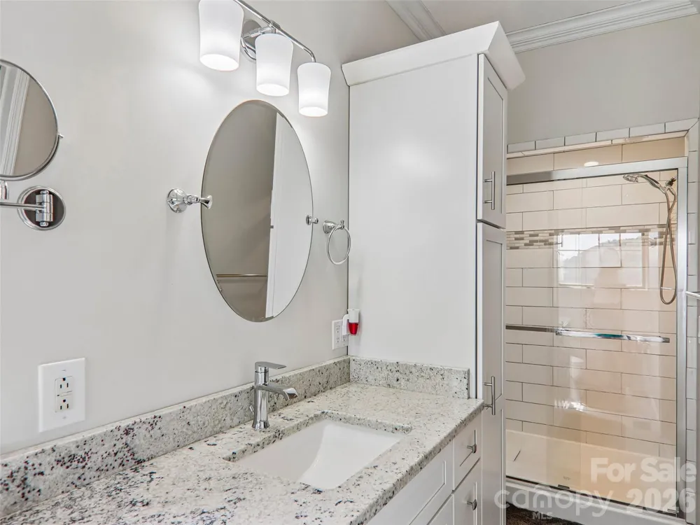 16 Hobe Crest Hendersonville, NC 28792