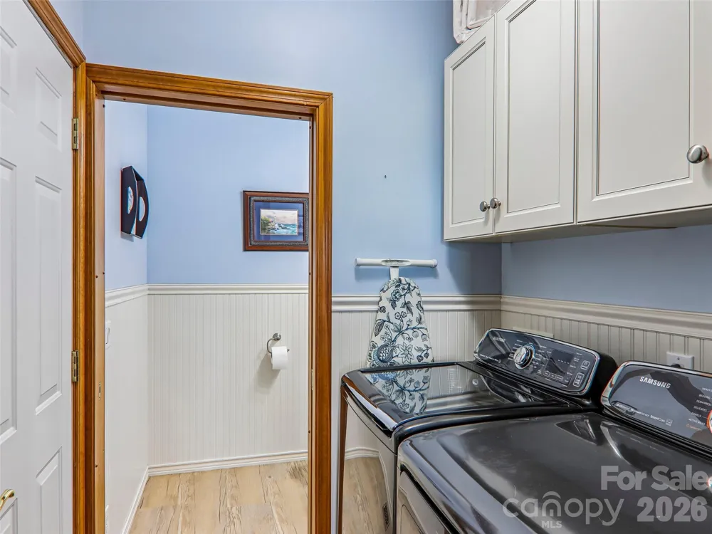 16 Hobe Crest Hendersonville, NC 28792