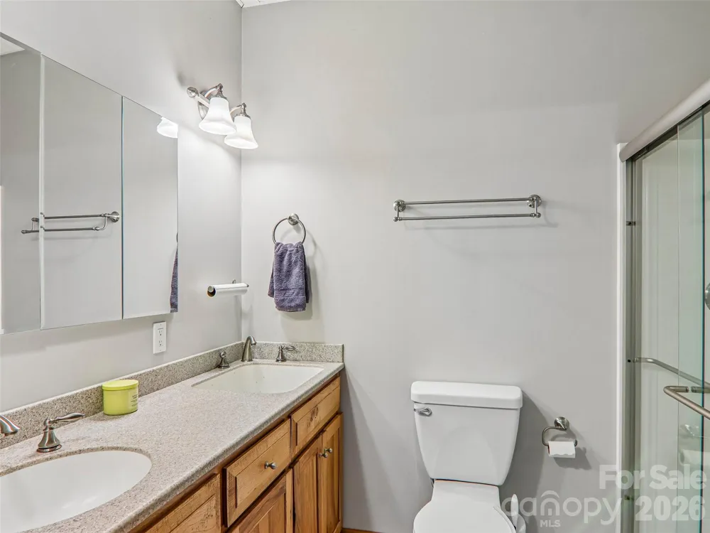 16 Hobe Crest Hendersonville, NC 28792