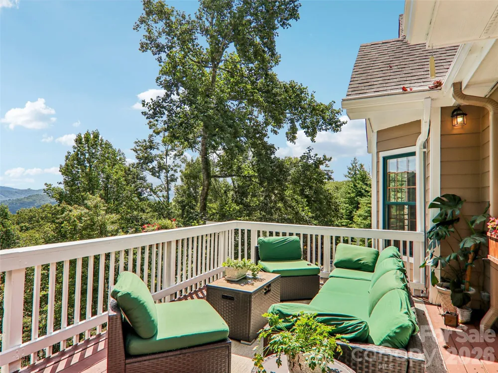 16 Hobe Crest Hendersonville, NC 28792