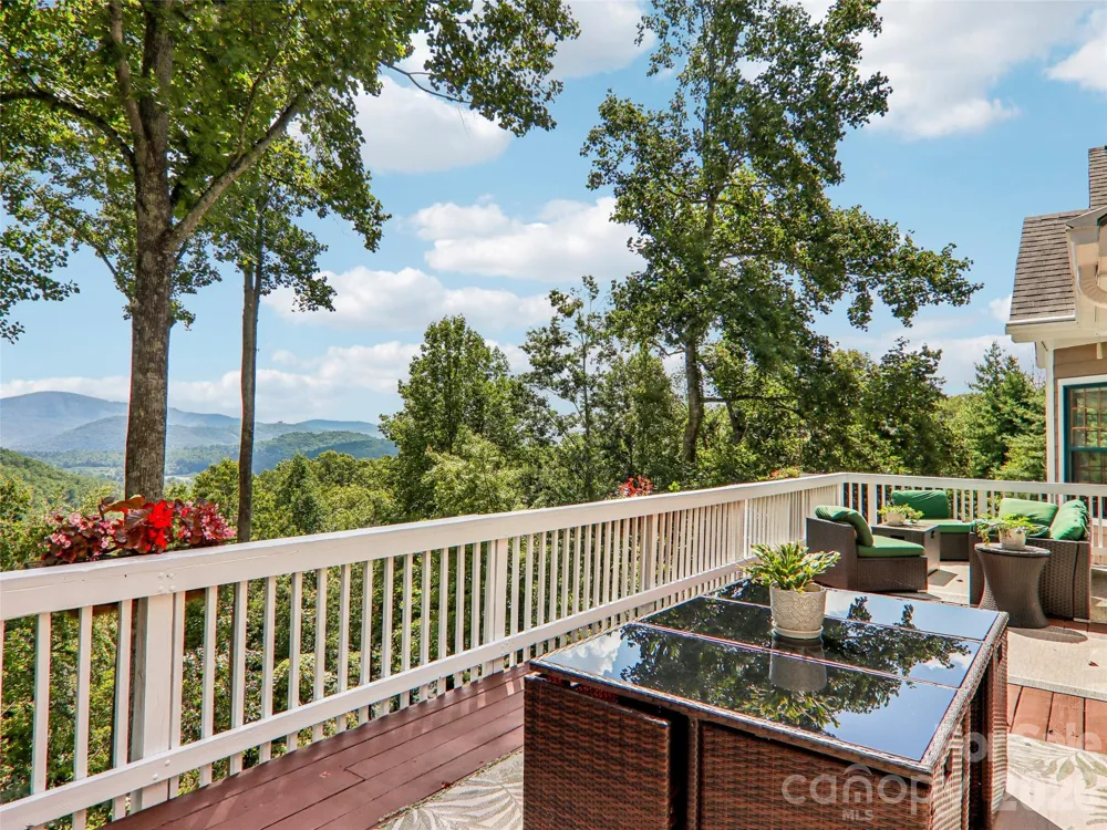 16 Hobe Crest Hendersonville, NC 28792