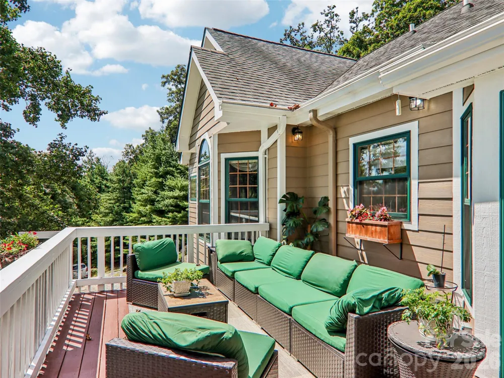 16 Hobe Crest Hendersonville, NC 28792