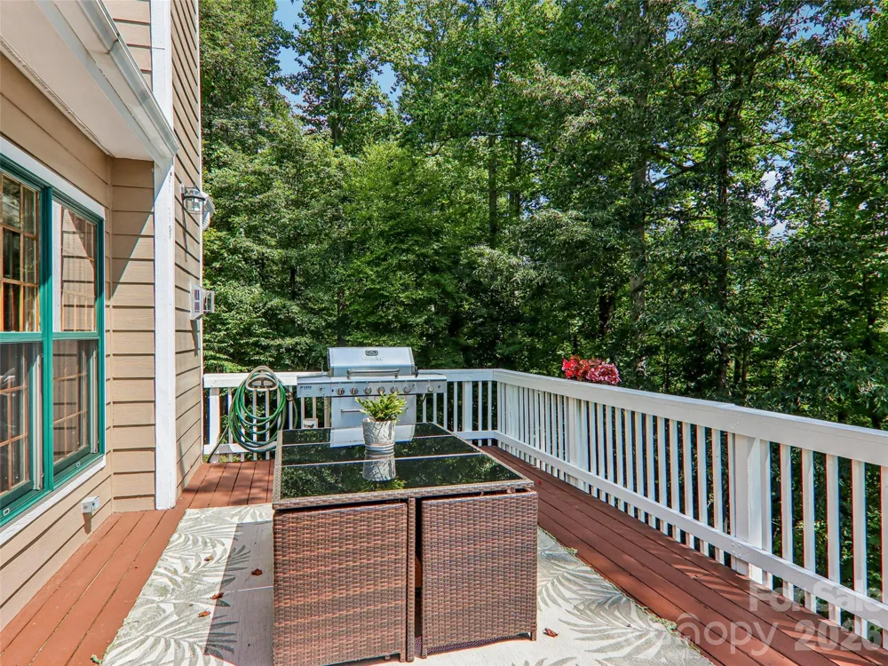 16 Hobe Crest Hendersonville, NC 28792