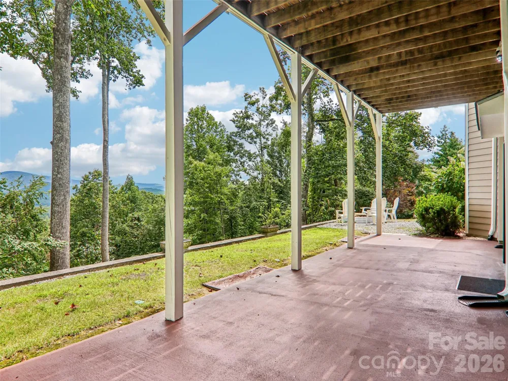 16 Hobe Crest Hendersonville, NC 28792
