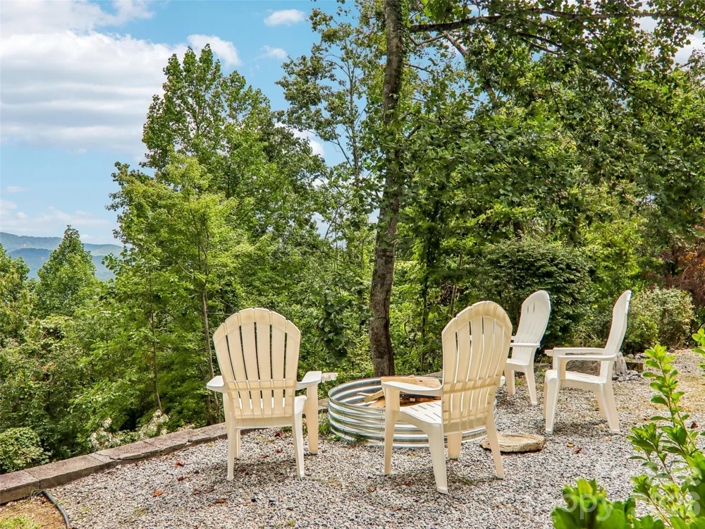 16 Hobe Crest Hendersonville, NC 28792