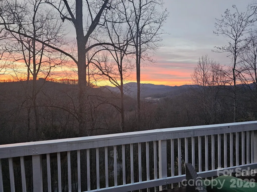 16 Hobe Crest Hendersonville, NC 28792