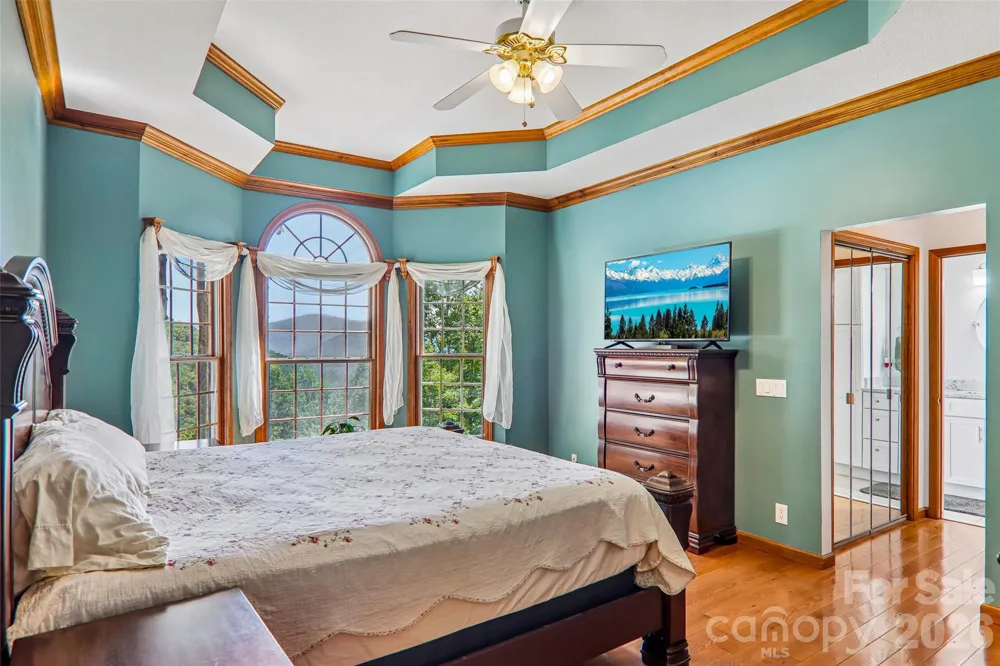 16 Hobe Crest Hendersonville, NC 28792