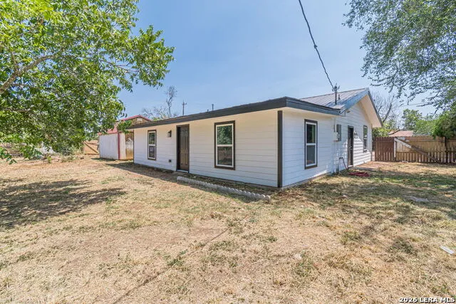 1215 Olive Jourdanton, TX 78026