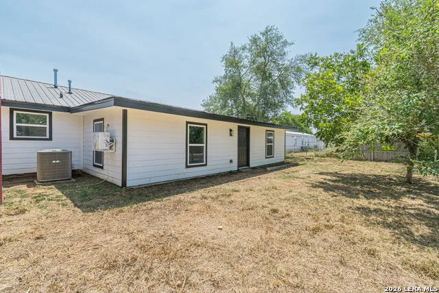 1215 Olive Jourdanton, TX 78026