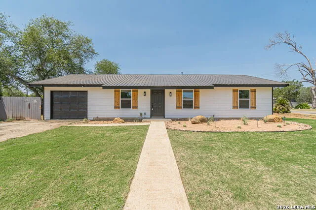 1215 Olive Jourdanton, TX 78026