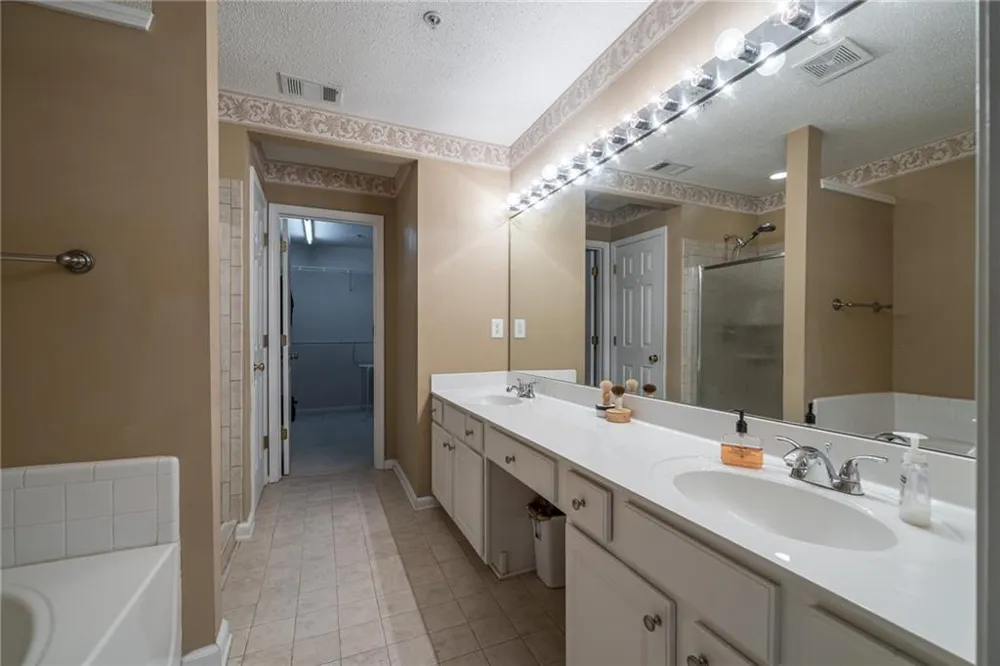 129 Regent Place Woodstock, GA 30188