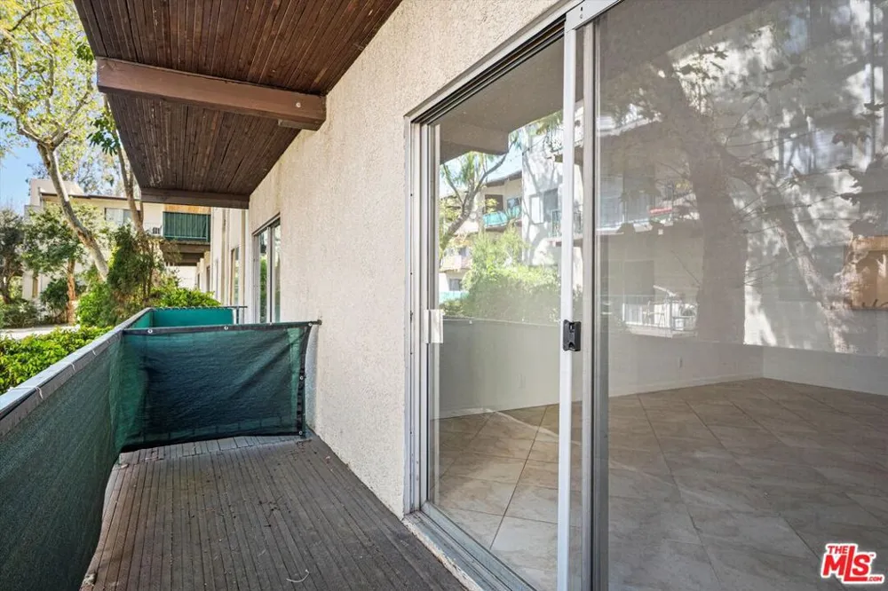5460 White Oak Avenue #A105 Encino, CA 91316