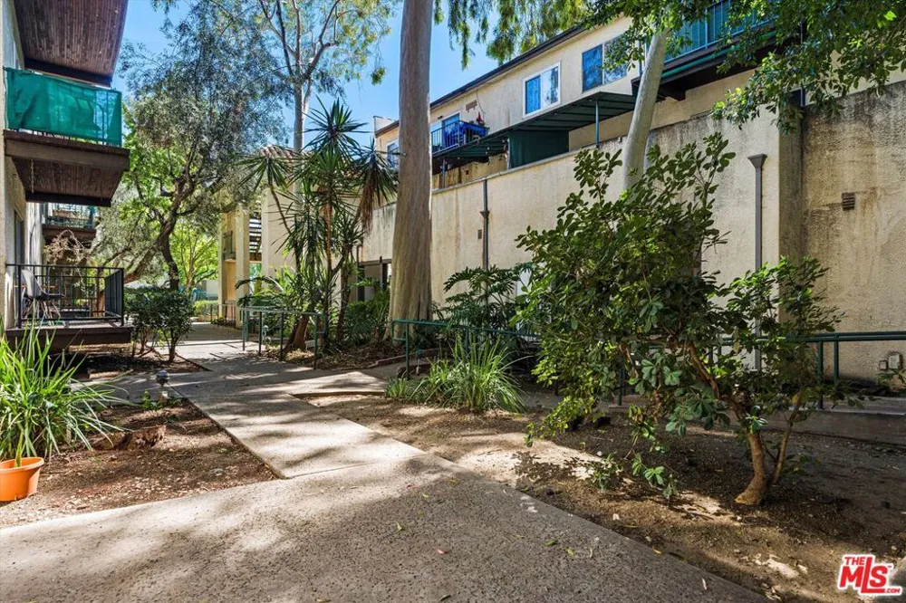 5460 White Oak Avenue #A105 Encino, CA 91316