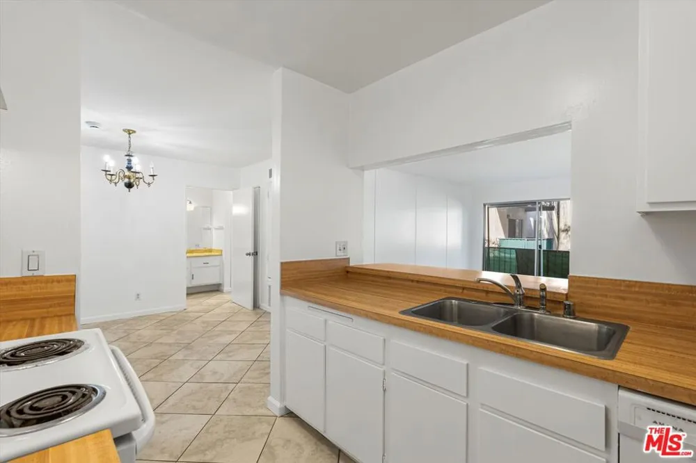 5460 White Oak Avenue #A105 Encino, CA 91316