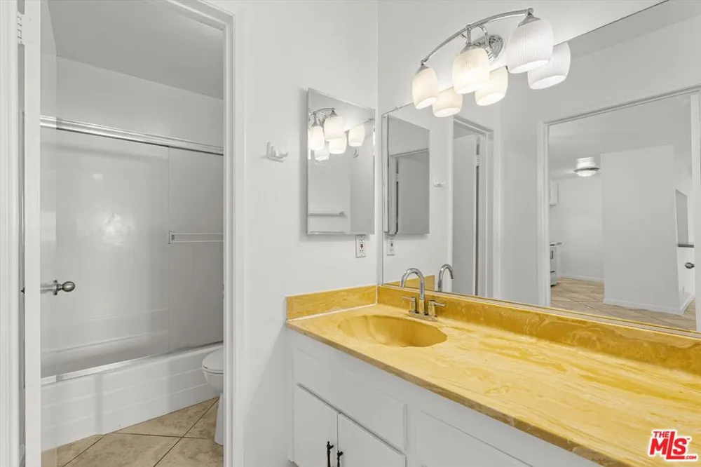 5460 White Oak Avenue #A105 Encino, CA 91316