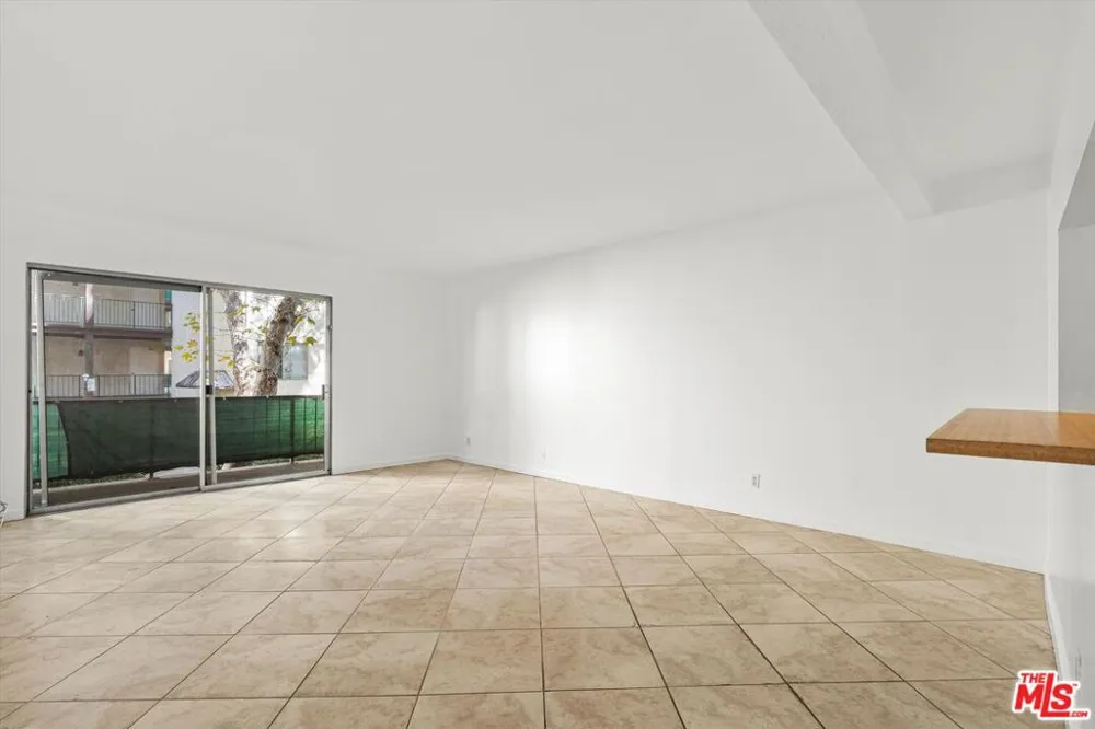 5460 White Oak Avenue #A105 Encino, CA 91316