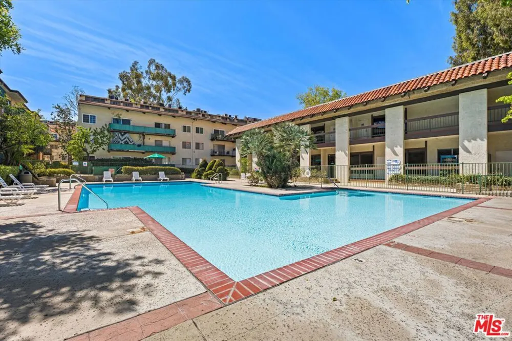 5460 White Oak Avenue #A105 Encino, CA 91316