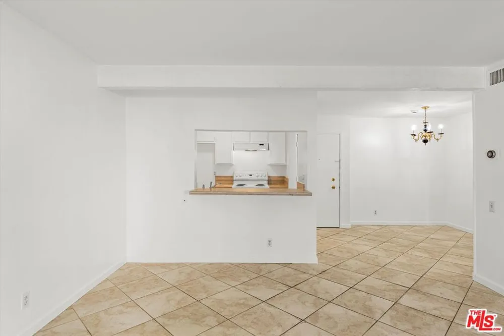 5460 White Oak Avenue #A105 Encino, CA 91316