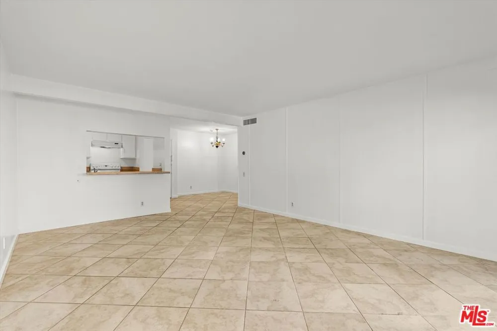 5460 White Oak Avenue #A105 Encino, CA 91316