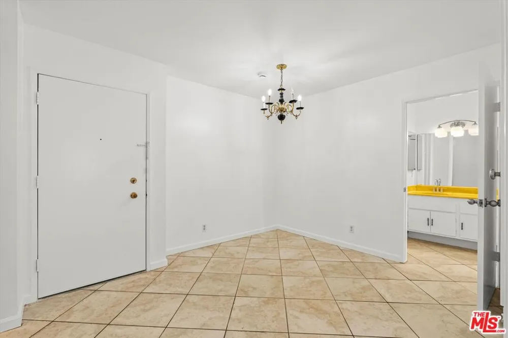 5460 White Oak Avenue #A105 Encino, CA 91316