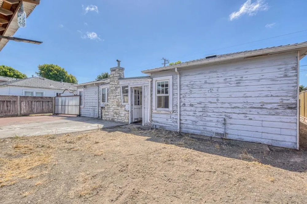 345 Homestead Avenue Salinas, CA 93901