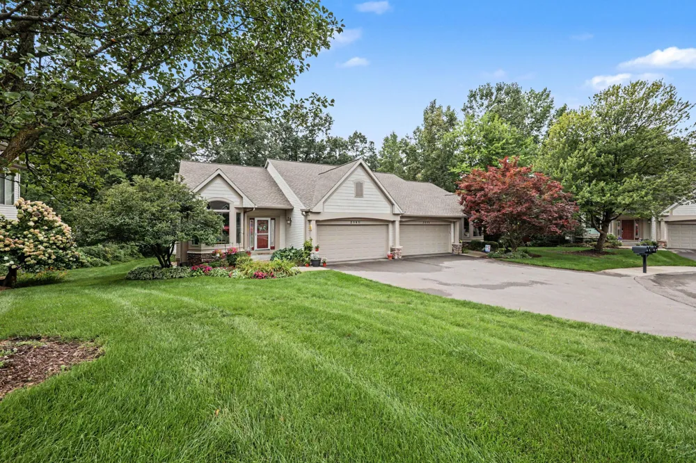 2860 Willow Ln Court NE Grand Rapids, MI 49525