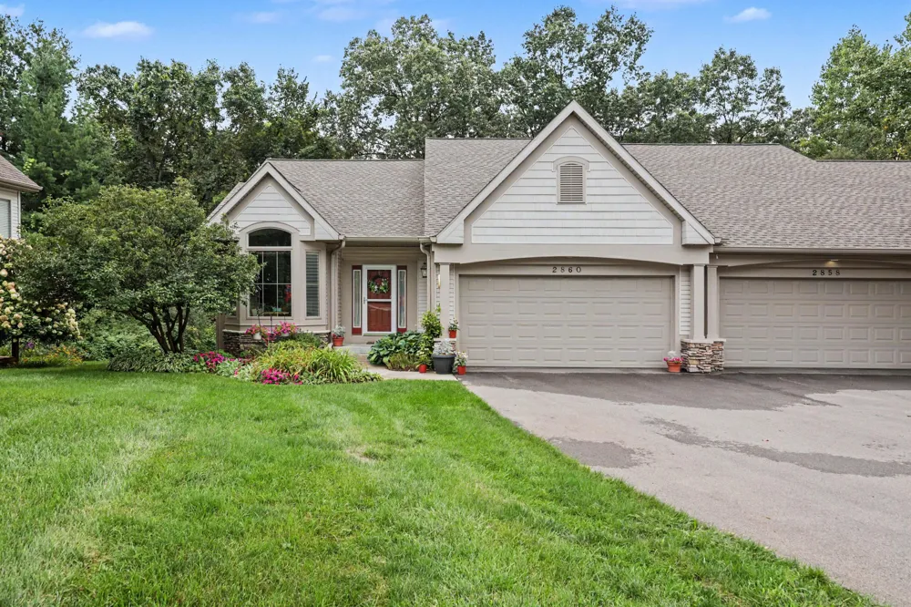 2860 Willow Ln Court NE Grand Rapids, MI 49525