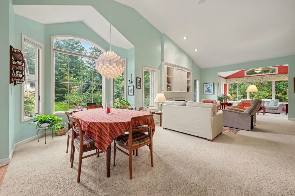 2860 Willow Ln Court NE Grand Rapids, MI 49525