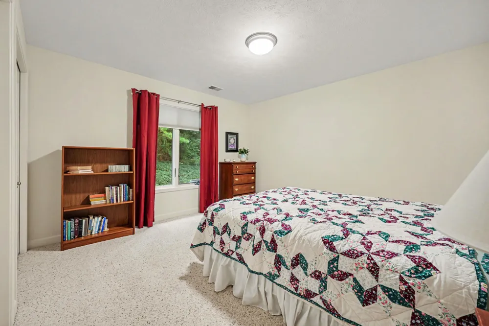 2860 Willow Ln Court NE Grand Rapids, MI 49525