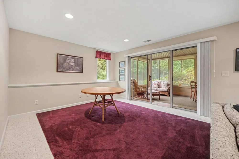 2860 Willow Ln Court NE Grand Rapids, MI 49525