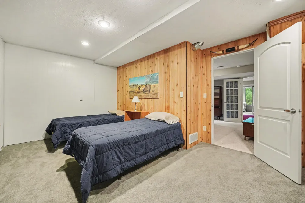 2860 Willow Ln Court NE Grand Rapids, MI 49525