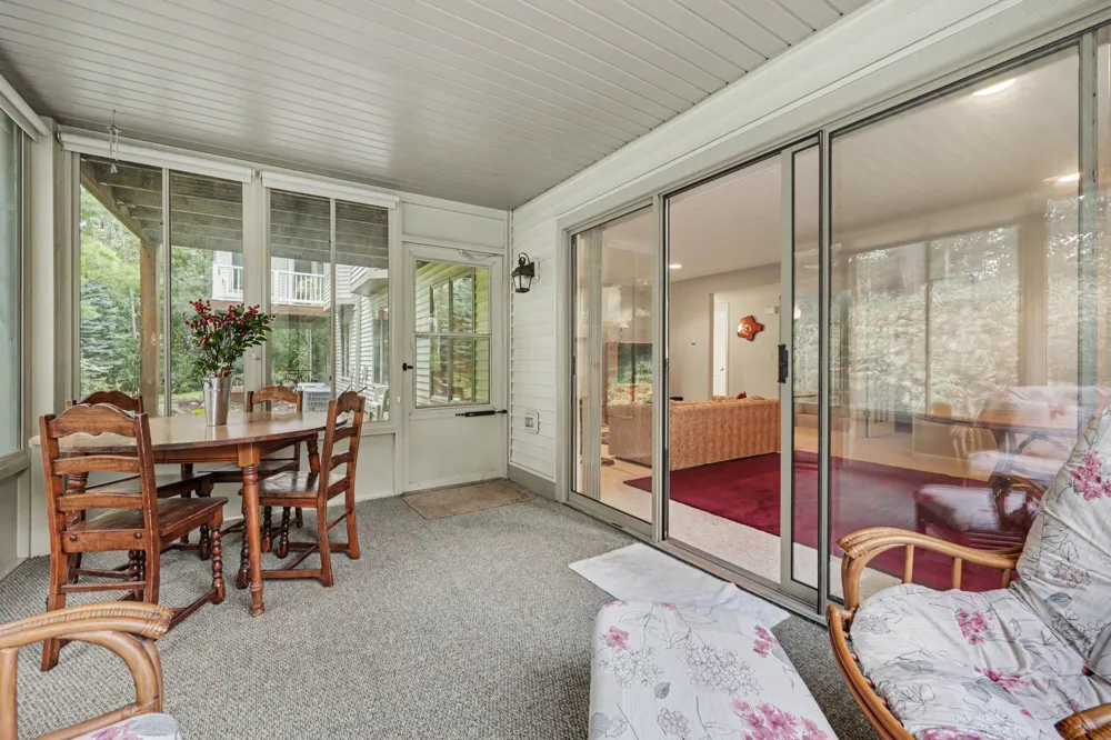 2860 Willow Ln Court NE Grand Rapids, MI 49525