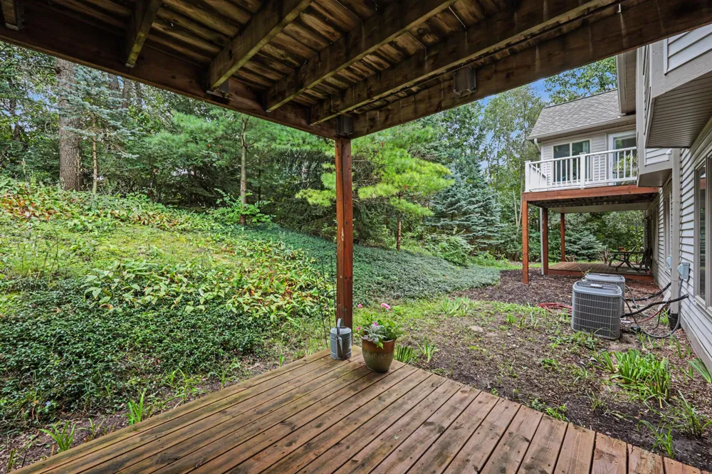 2860 Willow Ln Court NE Grand Rapids, MI 49525