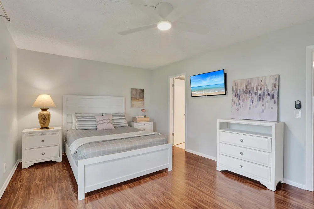 566 Fanshaw Boca Raton, FL 33434