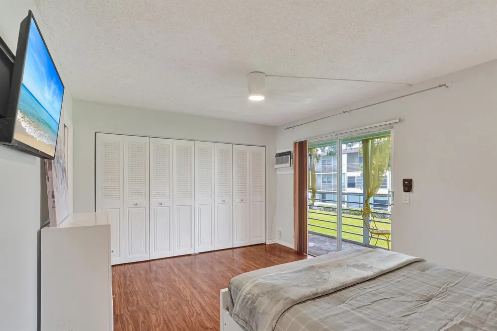 566 Fanshaw Boca Raton, FL 33434